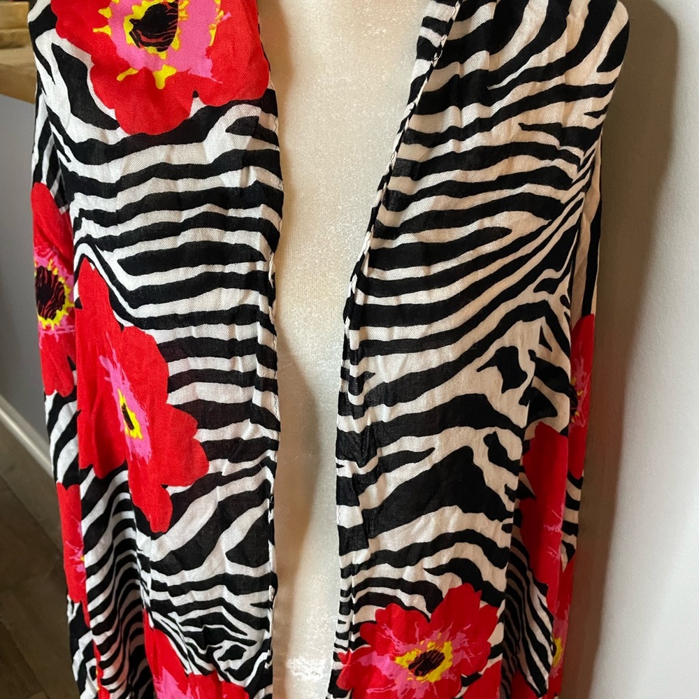 🧣 Joan Rivers Red Poppy & Zebra Stripe Wrap/Scarf w/Frayed Edge. 🧣 - Picture 14 of 16